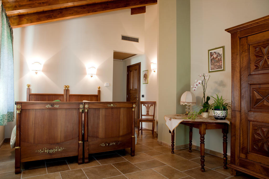 A' La Table Du Sommelier Chambres D Hotes & Restaurant Saint-Vincent Rom bilde