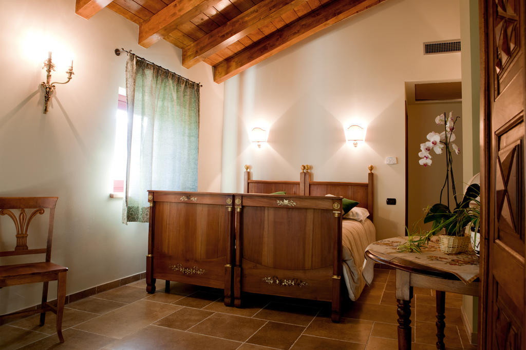 A' La Table Du Sommelier Chambres D Hotes & Restaurant Saint-Vincent Rom bilde