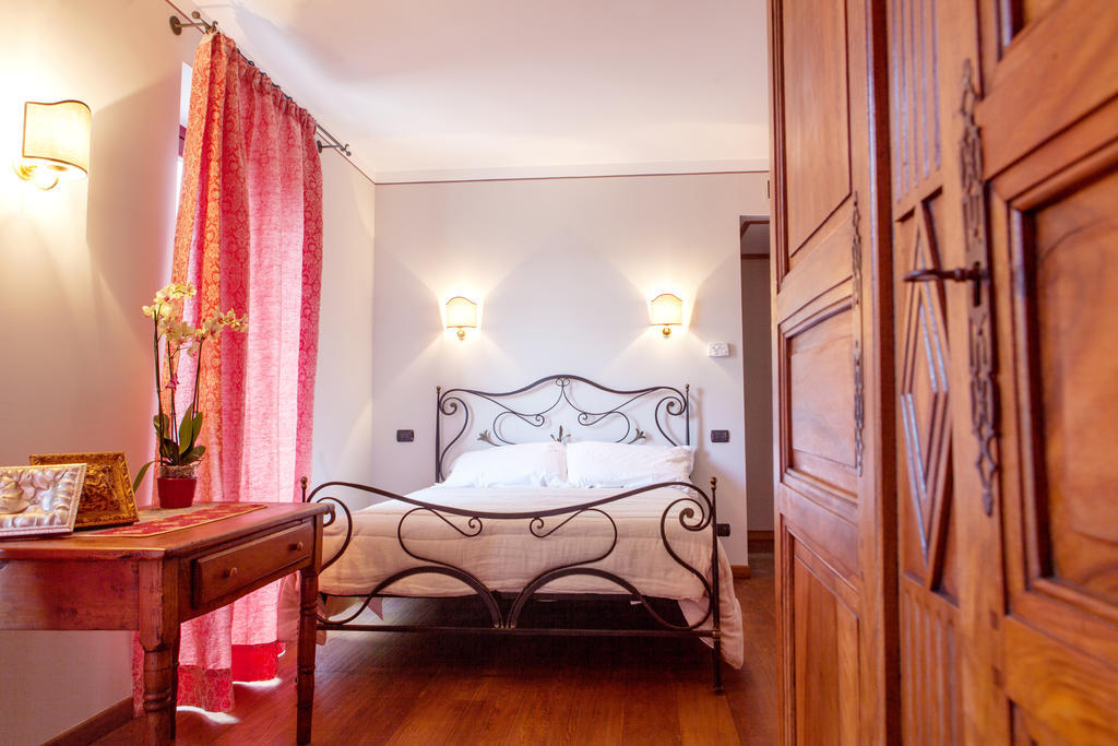 A' La Table Du Sommelier Chambres D Hotes & Restaurant Saint-Vincent Rom bilde