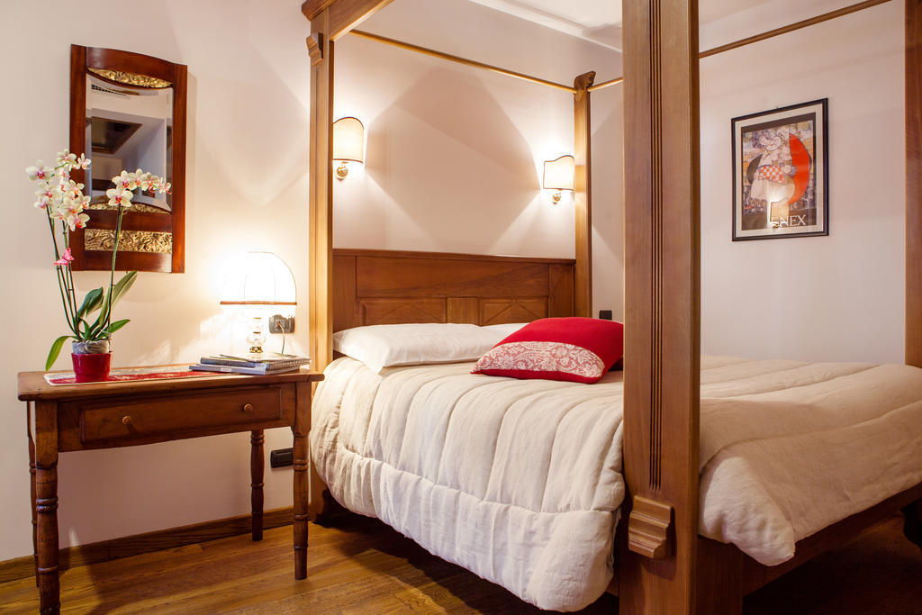 A' La Table Du Sommelier Chambres D Hotes & Restaurant Saint-Vincent Rom bilde