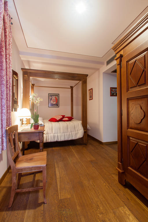 A' La Table Du Sommelier Chambres D Hotes & Restaurant Saint-Vincent Rom bilde
